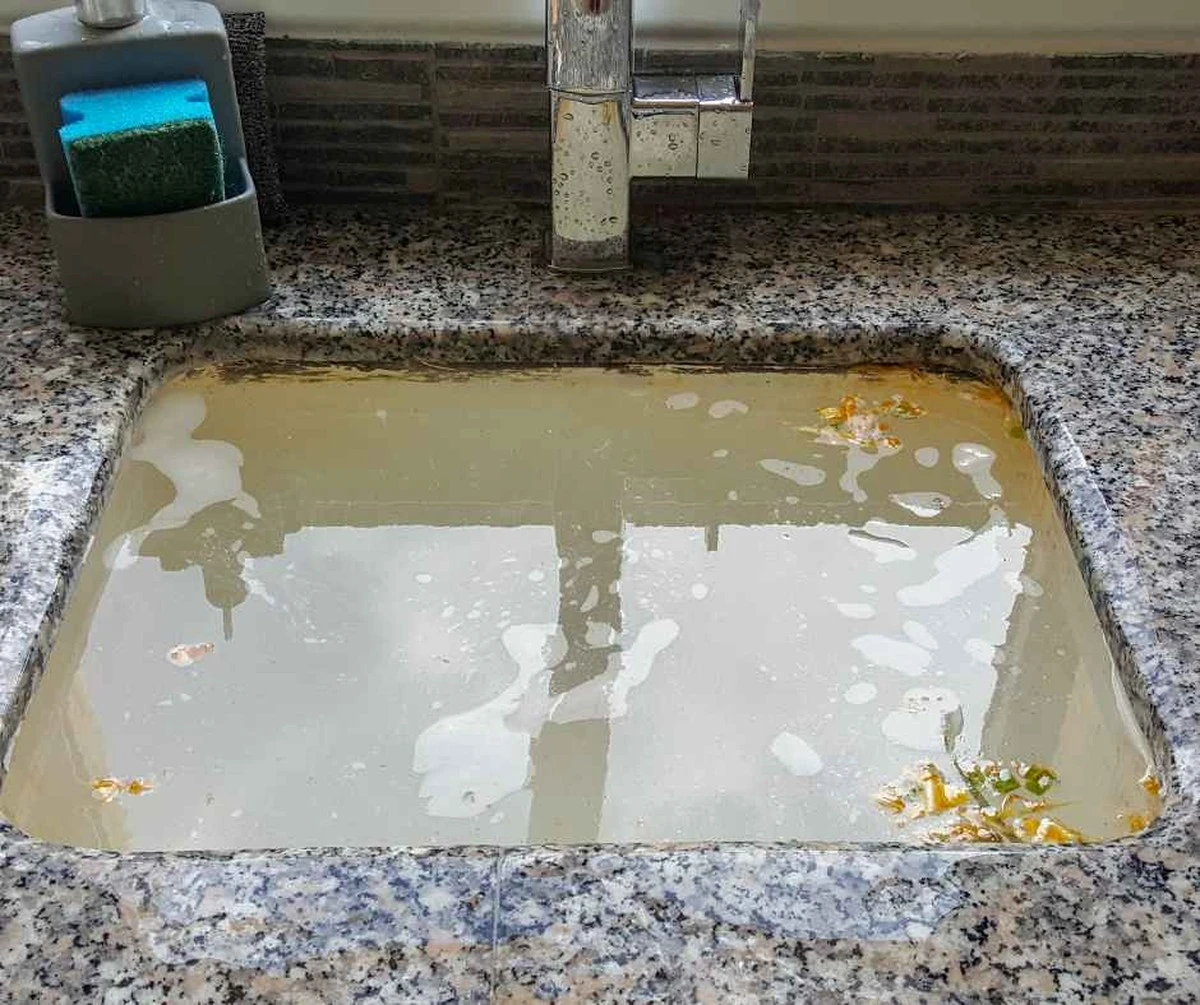 biayproszekzkuc-extra-1.webp Biały proszek z kuchni bije chemię: tak udrożnisz rury w 2026 roku - image 1