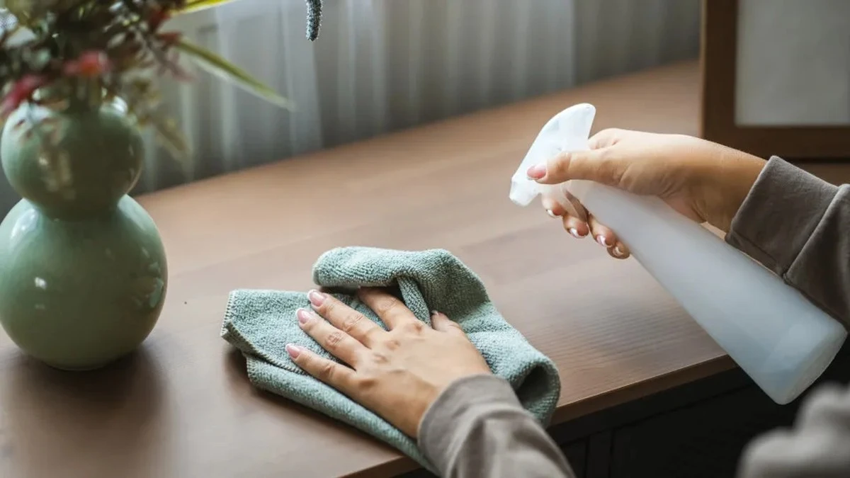 Dlaczego warto wrzucić kilka goździków do butelki z octem