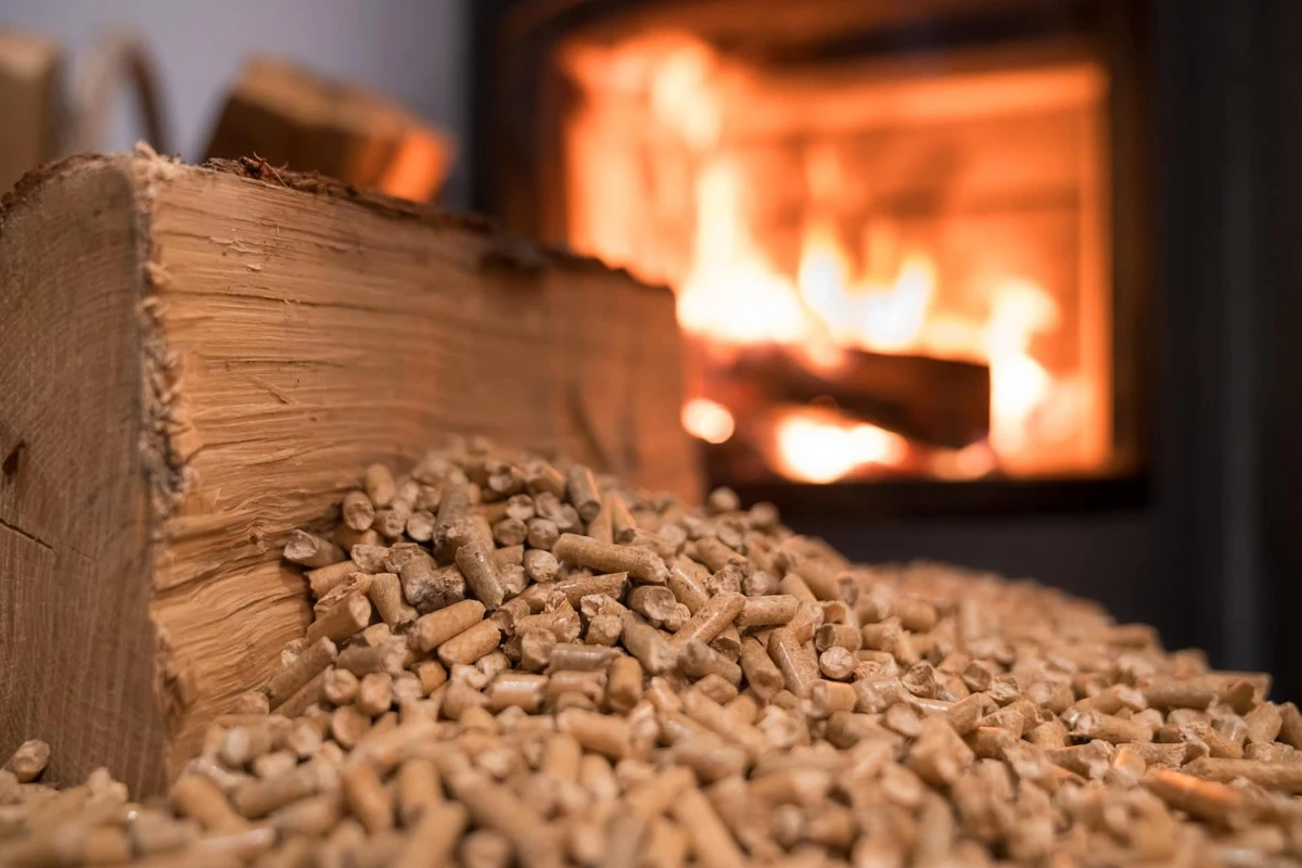 cenypelletuwkwi-extra-1.webp Ceny pelletu w kwietniu spadają. Czy to najlepszy moment na zakupy? - image 1