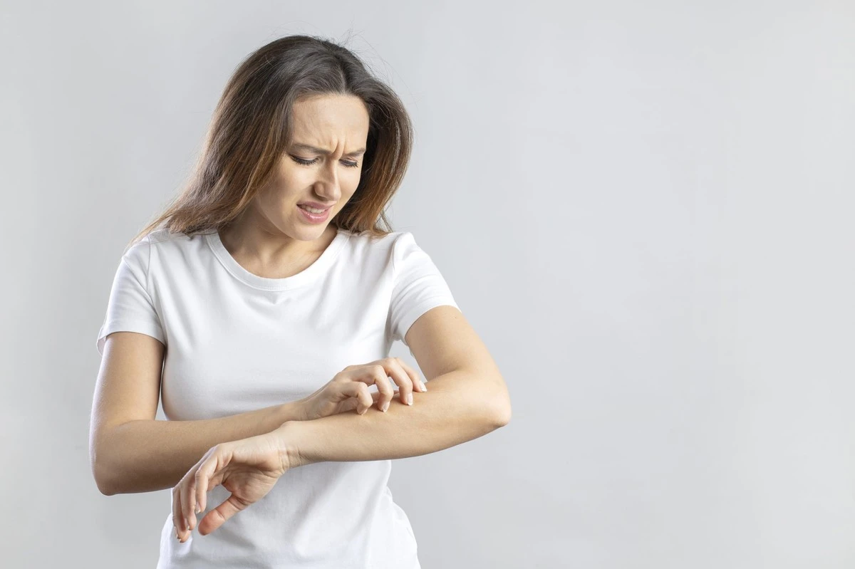 Dlaczego skóra swędzi zaraz po gorącym prysznicu - image 1