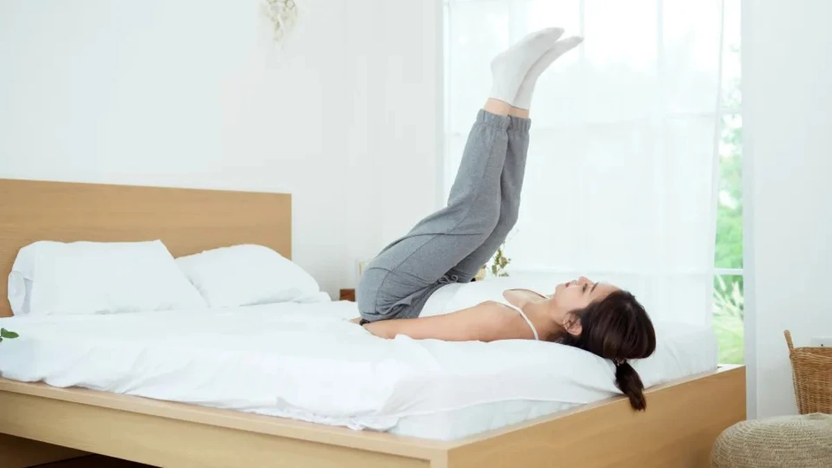 8 minut na materacu: Dlaczego warto ćwiczyć nogi przed wstaniem z łóżka