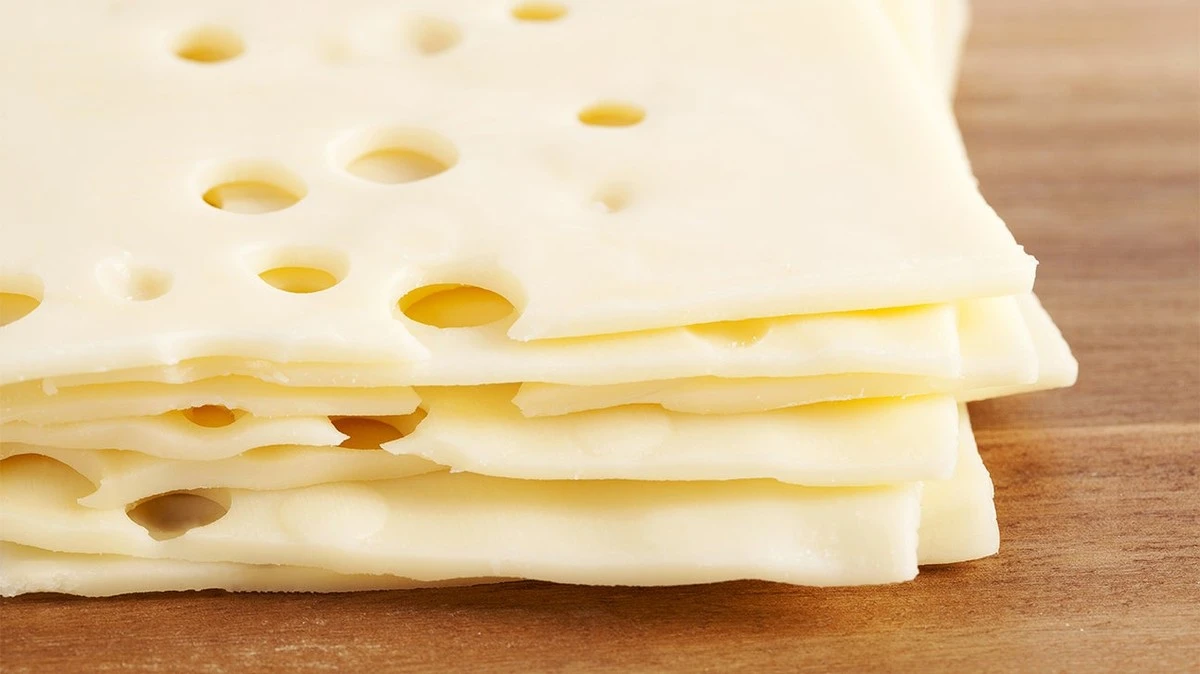dlaczegowartoza-extra-1.webp Dlaczego warto zamienić zwykły żółty ser na ser szwajcarski, jeśli dbasz o ciśnienie - image 1