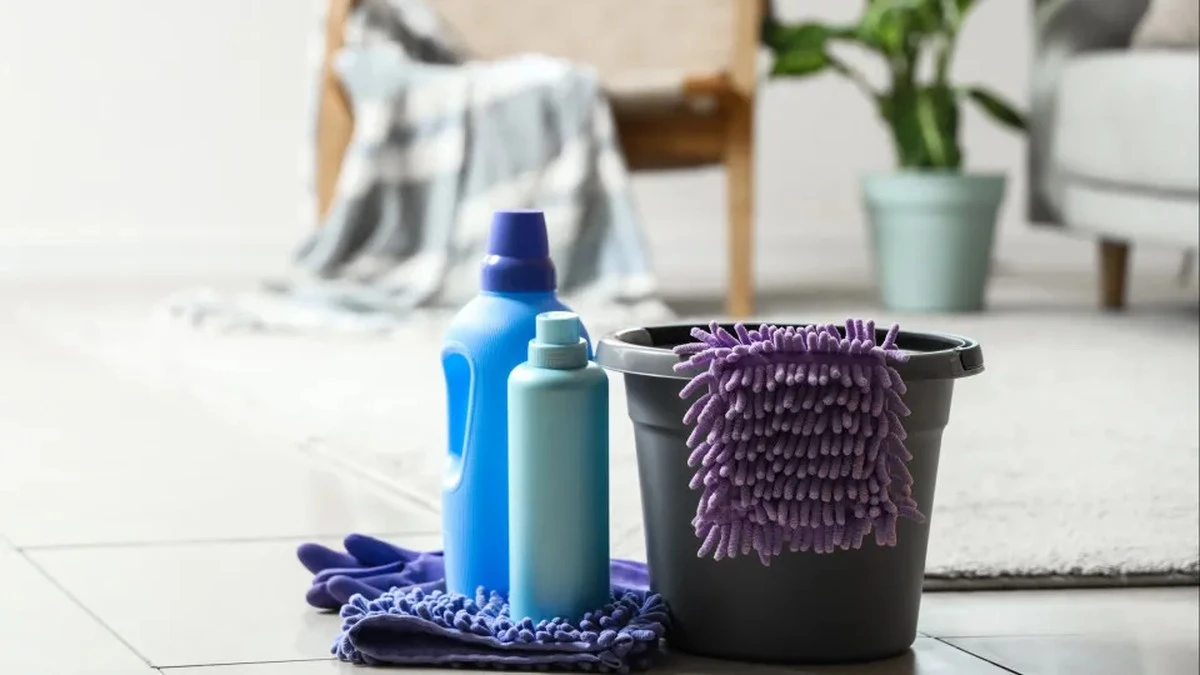 Dlaczego lekarze zalecają trzymanie butów z dala od sypialni?