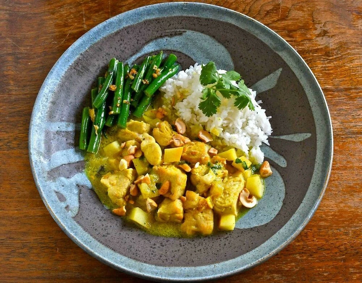 dlaczegodoswiad-extra-1.webp Dlaczego doświadczeni kucharze dodają jabłko do kurczaka curry - image 1