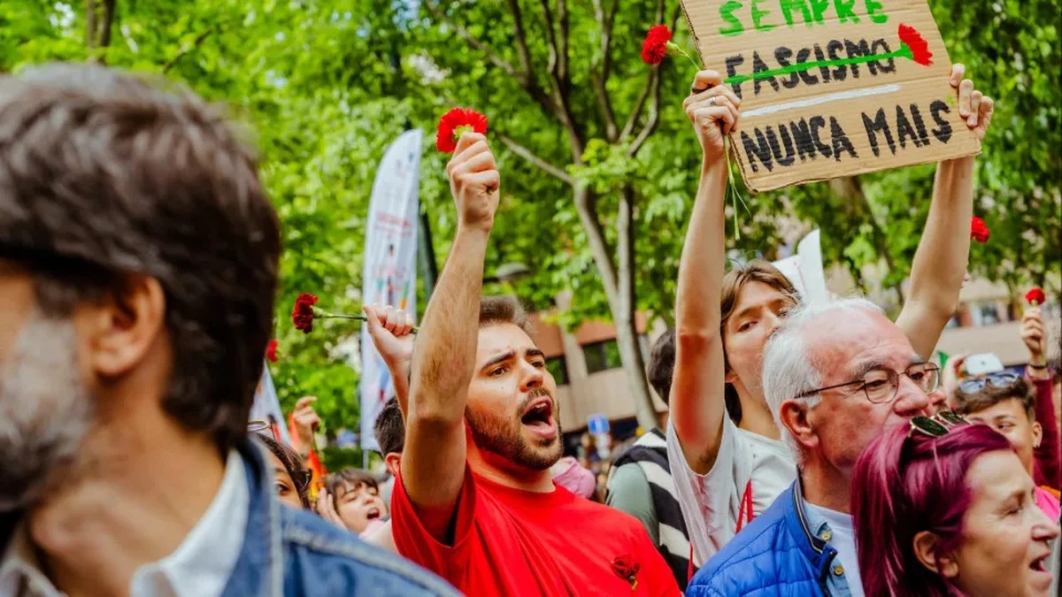 Jak kreatywnie uczcić rocznicę rewolucji: plany na 25 kwietnia