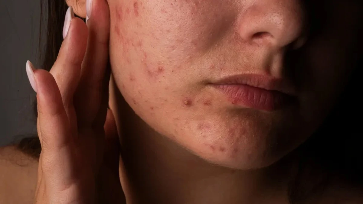 Dlaczego im mniej kosmetyków nakładasz, tym lepiej wygląda Twoja twarz