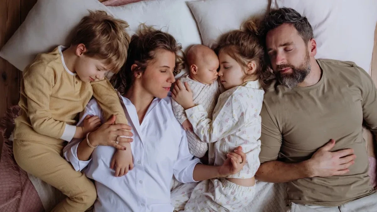 Dlaczego nie warto ustalać sztywnej granicy wieku dla wspólnego spania z dzieckiem