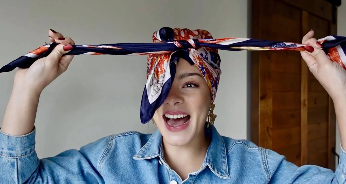 Dlaczego stylowe Polki coraz częściej wiążą jedwabną chustę zamiast gumki do włosów - image 1