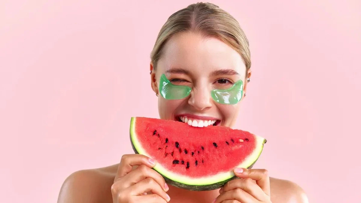 Dlaczego warto nakładać fusy z kawy pod oczy przed ważnym wyjściem