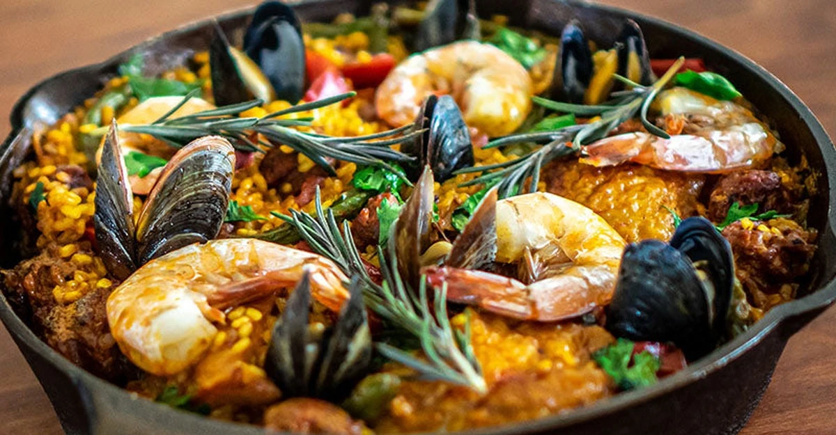 dlaczegotradycy-extra-1.webp Dlaczego tradycyjna paella smakuje tak dobrze tylko w Walencji i jak to zmienić w domowej kuchni - image 1