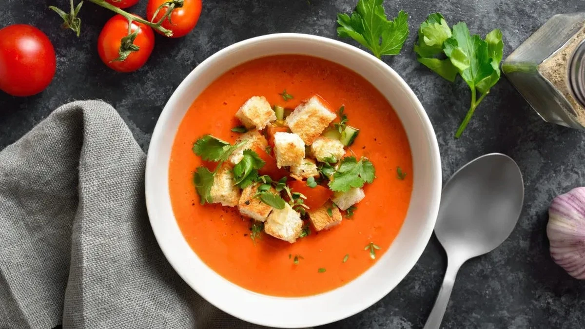 Dlaczego warto upiec pomidory przed wrzuceniem ich do gazpacho
