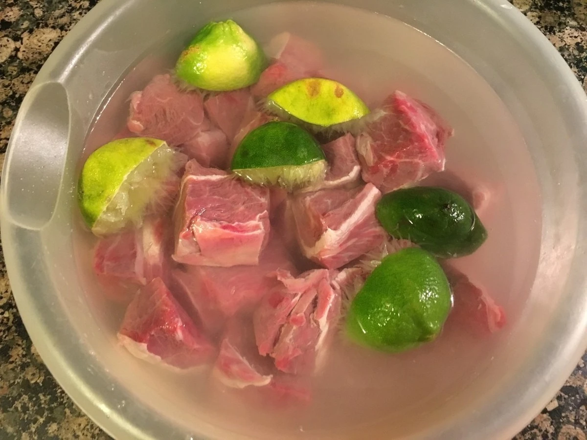 Dlaczego szefowie kuchni zawsze mają pod ręką ocet, gdy przygotowują mięso - image 1