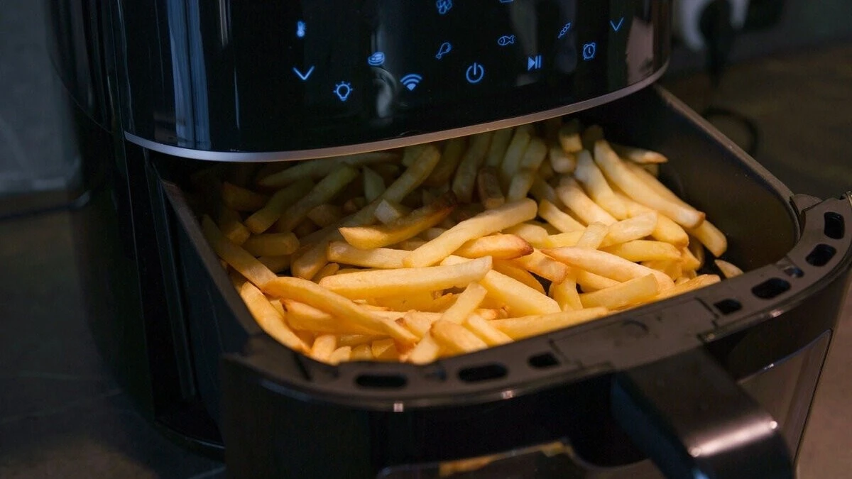 Dlaczego nigdy nie należy wkładać „gołego” papieru do frytkownicy beztłuszczowej