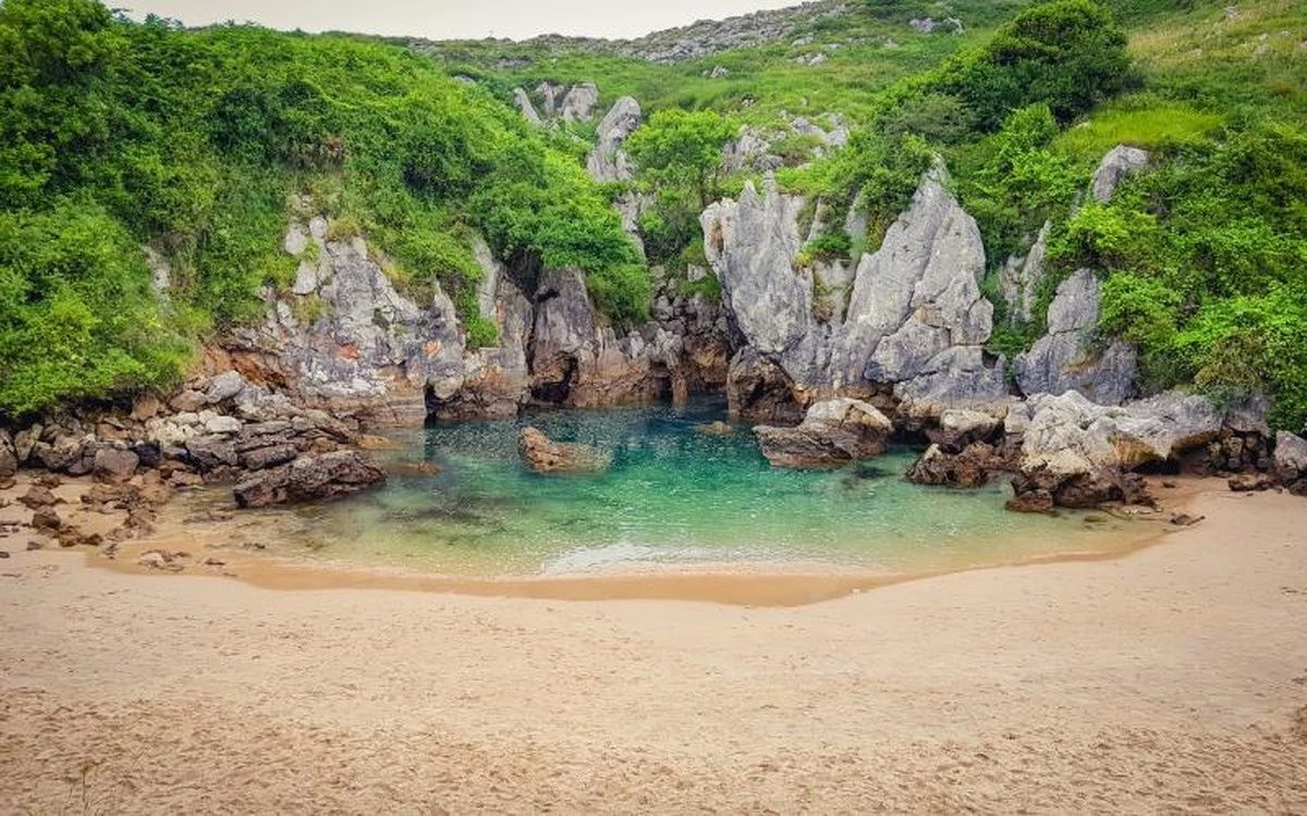 Hiszpania bez tłumów: 7 ukrytych plaż, o których nie piszą w przewodnikach - image 1