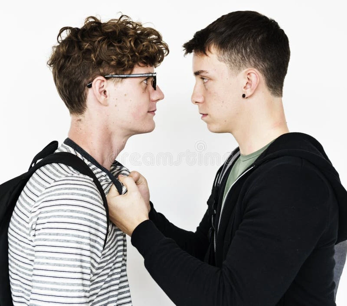 Dlaczego agresywne nastolatki starzeją się szybciej niż rówieśnicy - image 1