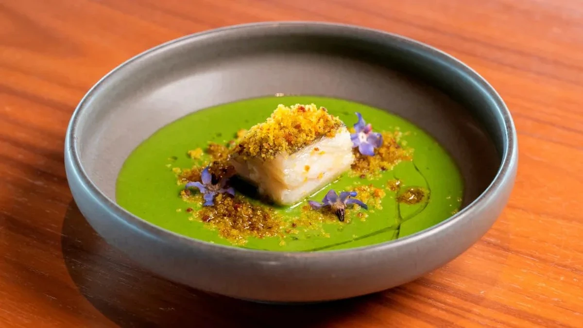 Dlaczego szefowie kuchni zawsze dodają chouriço do wywaru, nawet gdy gotują rybę