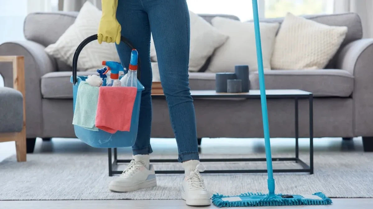 Dlaczego Twoje mieszkanie wciąż wydaje się zakurzone? 8 błędów, które przyciągają brud