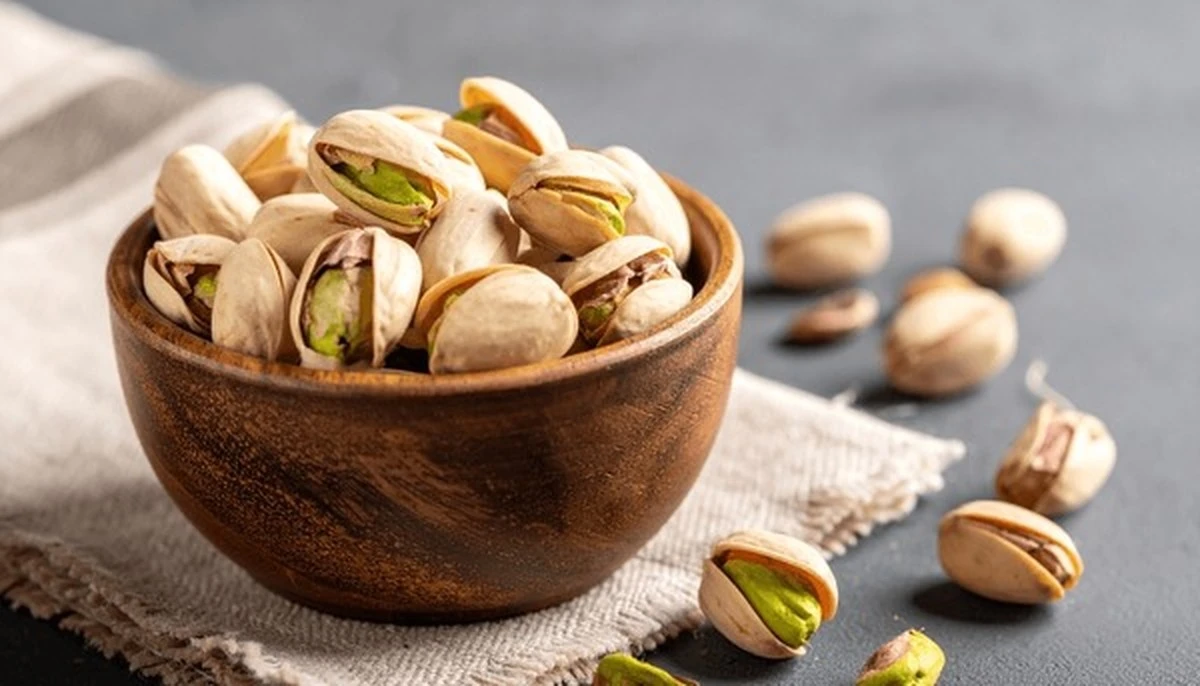 dlaczegodietety-extra-1.webp Dlaczego dietetycy każą zamienić orzechy włoskie na pistacje, gdy walczysz z brzuchem - image 1