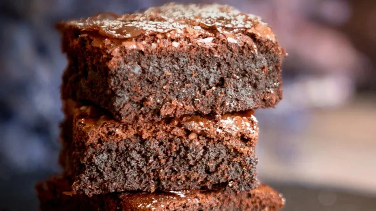 Dlaczego tak wielu cukierników używa wody zamiast jajek do brownie