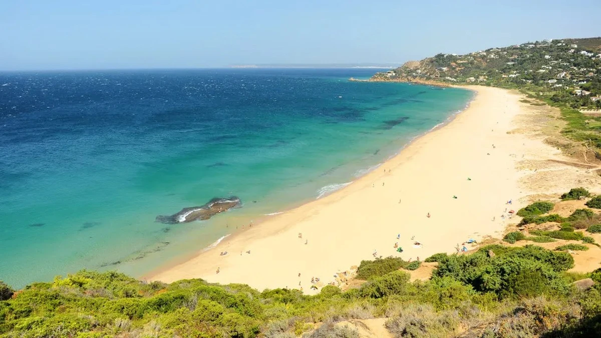 Plaże z krowami i widok na Afrykę. Dlaczego ten region Hiszpanii to najlepszy kierunek na szybki wypad autem