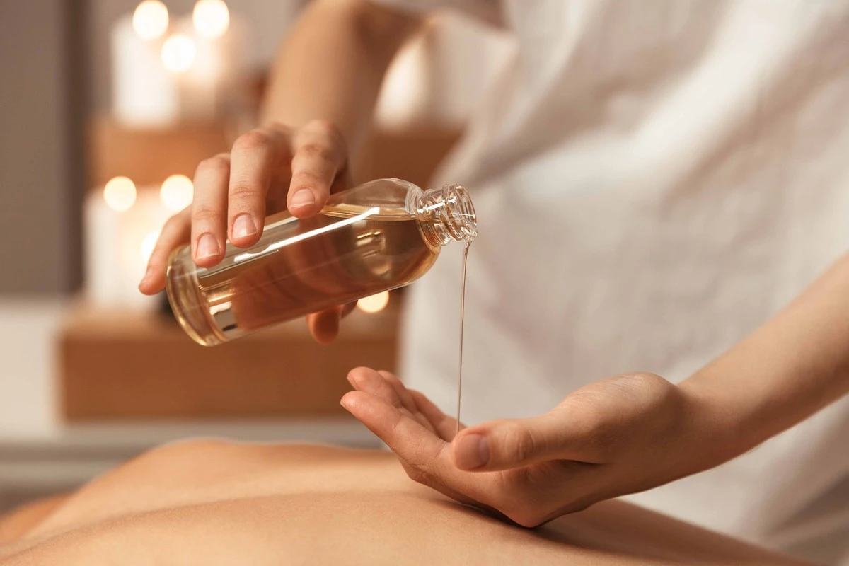 dlaczegodermato-extra-1.webp Dlaczego dermatolodzy coraz częściej polecają olejki zamiast kremów nawilżających - image 1