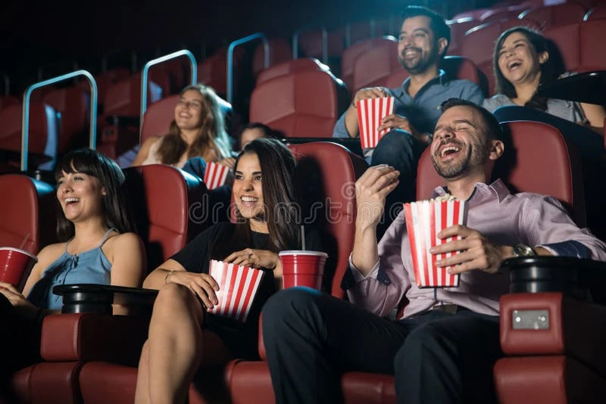 Dlaczego wieczorne wyjście do teatru może być zdrowsze niż długi wieczorny spacer - image 1