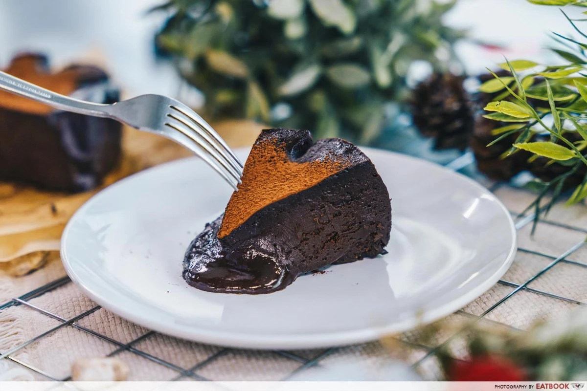 Dlaczego doświadczeni cukiernicy dodają mleko migdałowe do ciasta czekoladowego - image 1