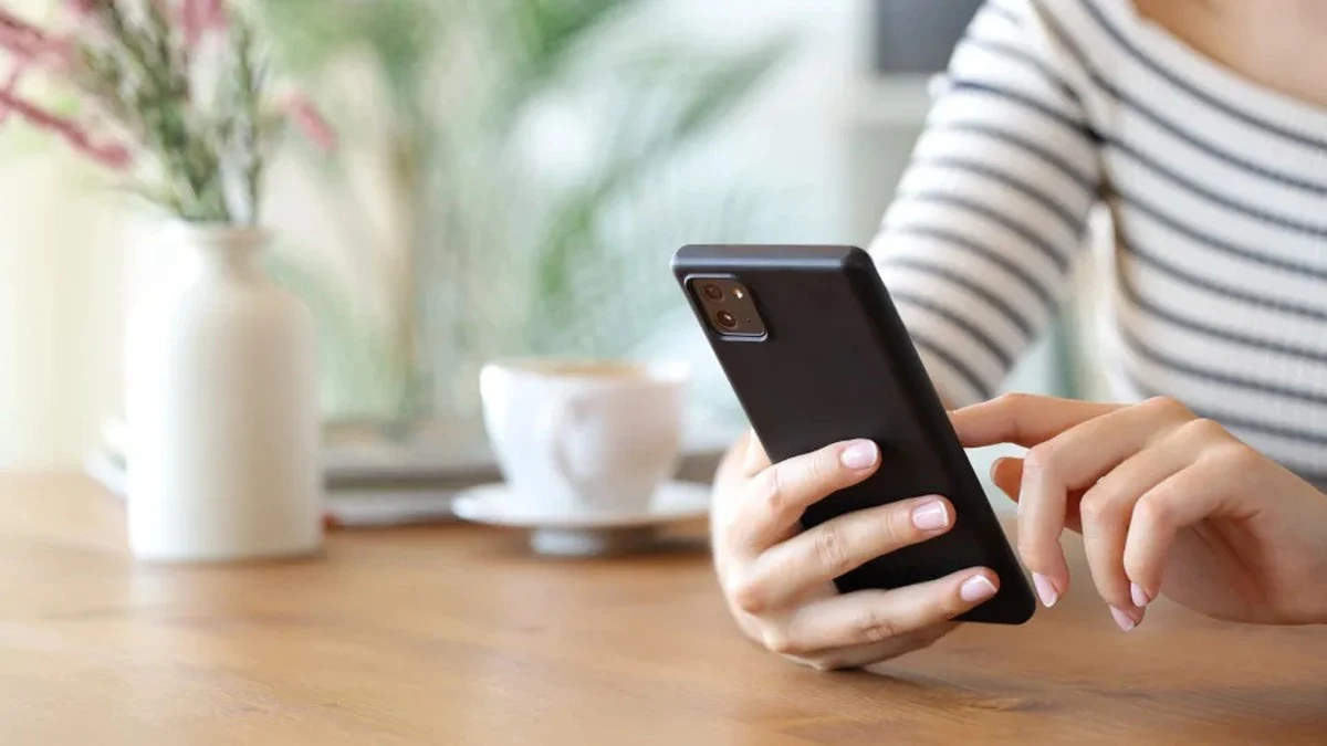 Jak dwutygodniowy detoks od smartfona odmłodził mózgi badanych o 10 lat