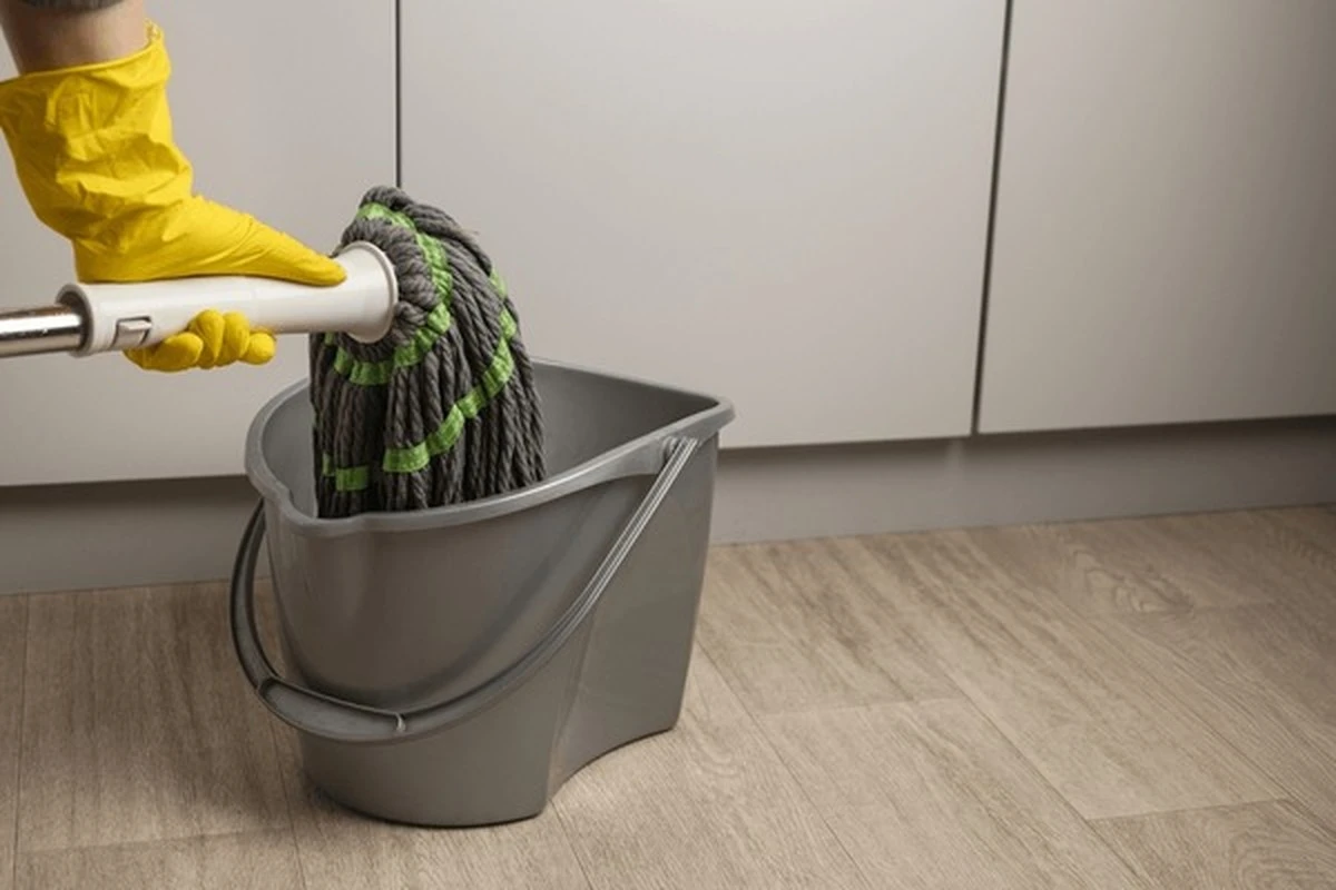 Dlaczego Twoje mieszkanie wciąż wydaje się zakurzone? 8 błędów, które przyciągają brud - image 1