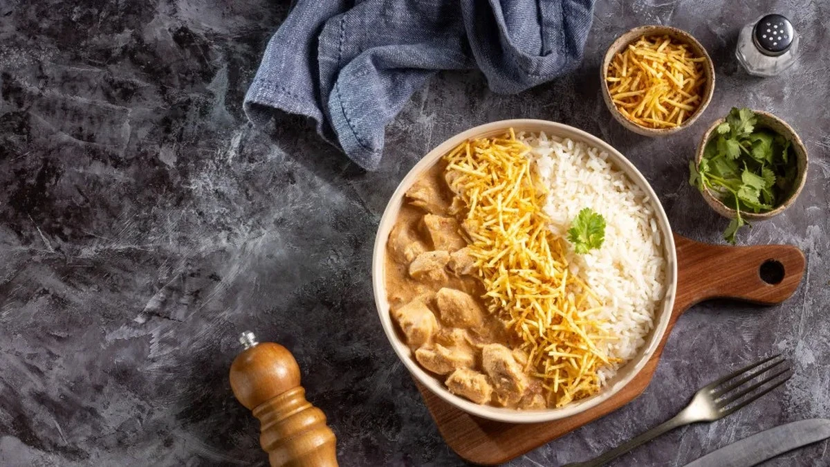 Dlaczego szefowie kuchni dodają musztardę Dijon do strogonowa z kurczaka