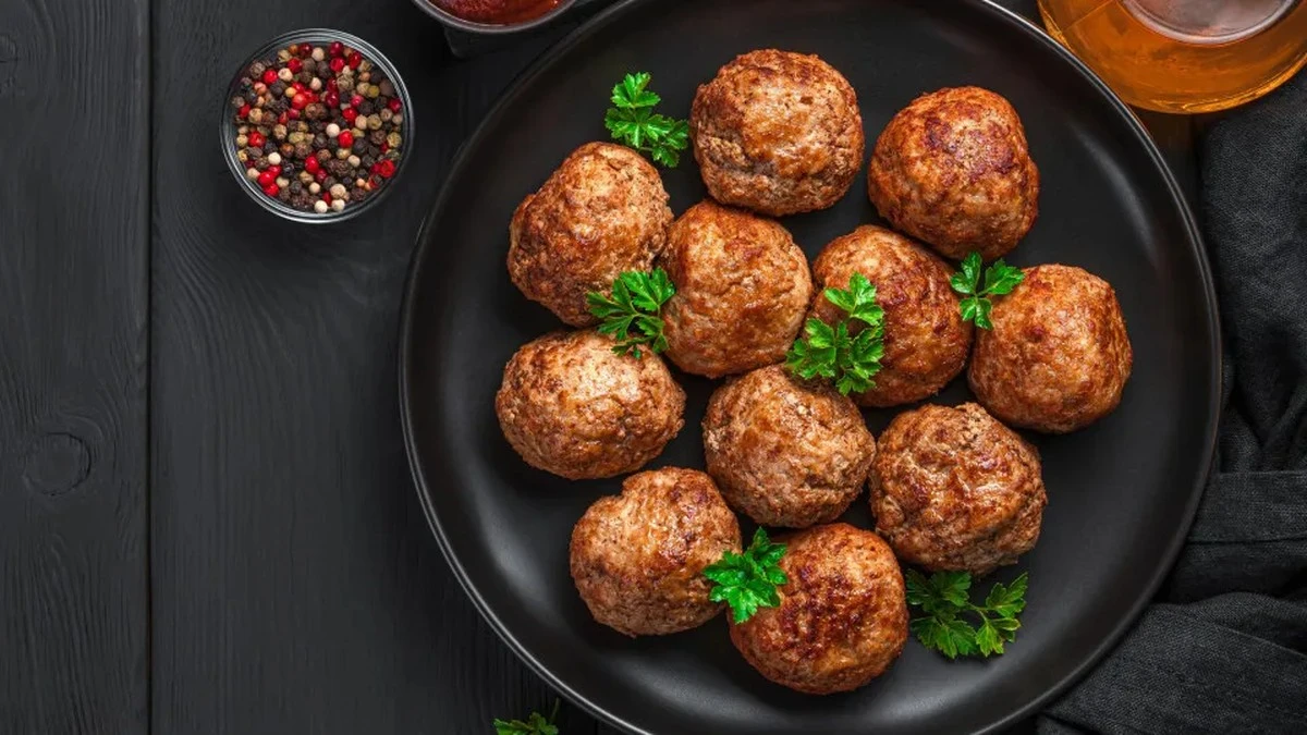 Dlaczego warto przygotowywać pulpety w air fryerze zamiast na patelni