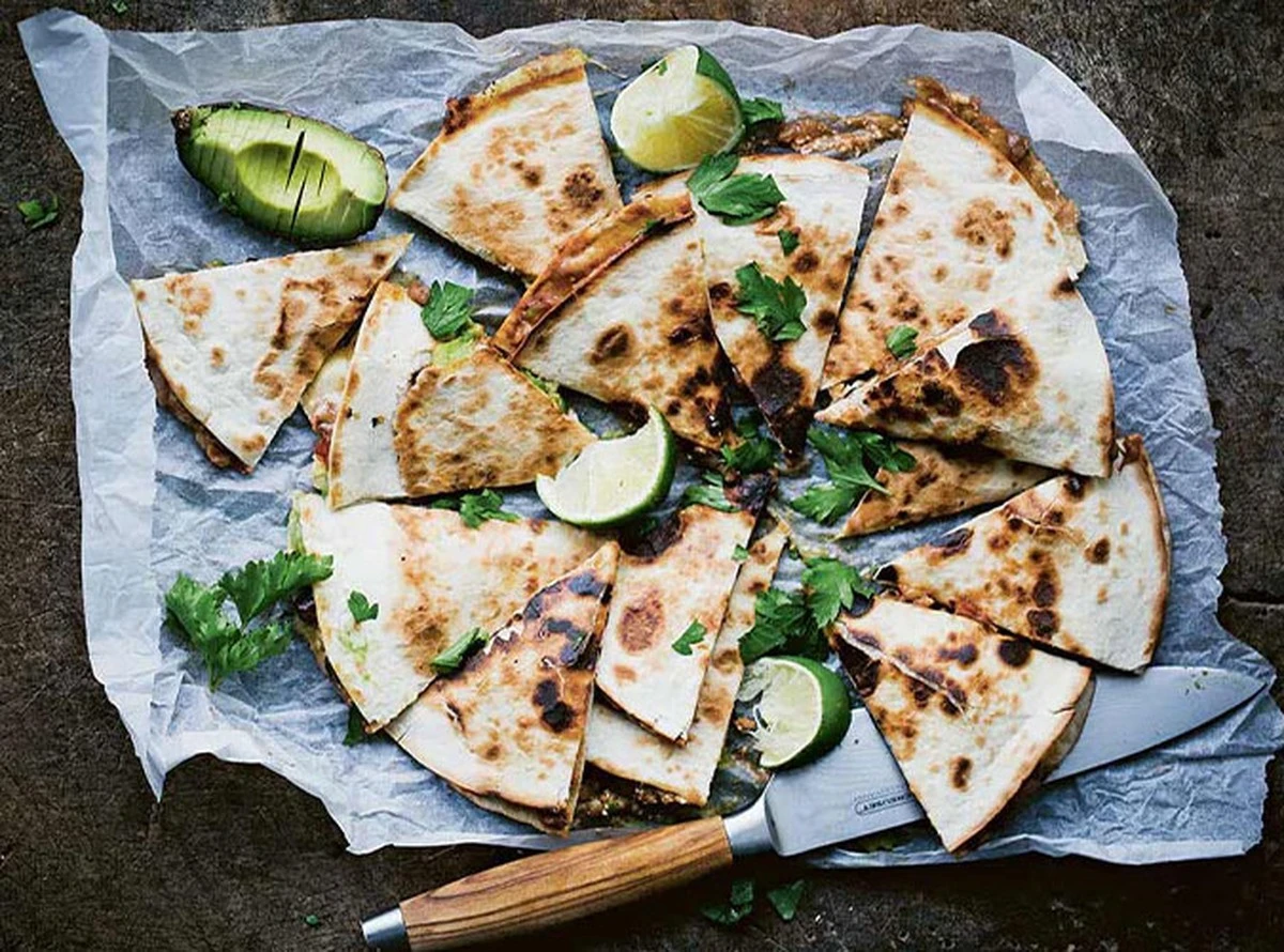 Dlaczego doświadczeni kucharze pieką czosnek w całości, zamiast go smażyć - image 1