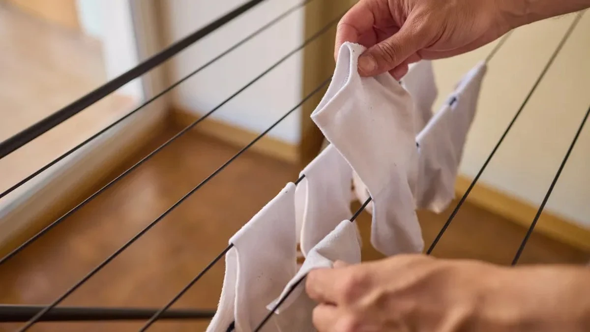 Dlaczego warto wrzucać spinacze do pralki razem z bielizną