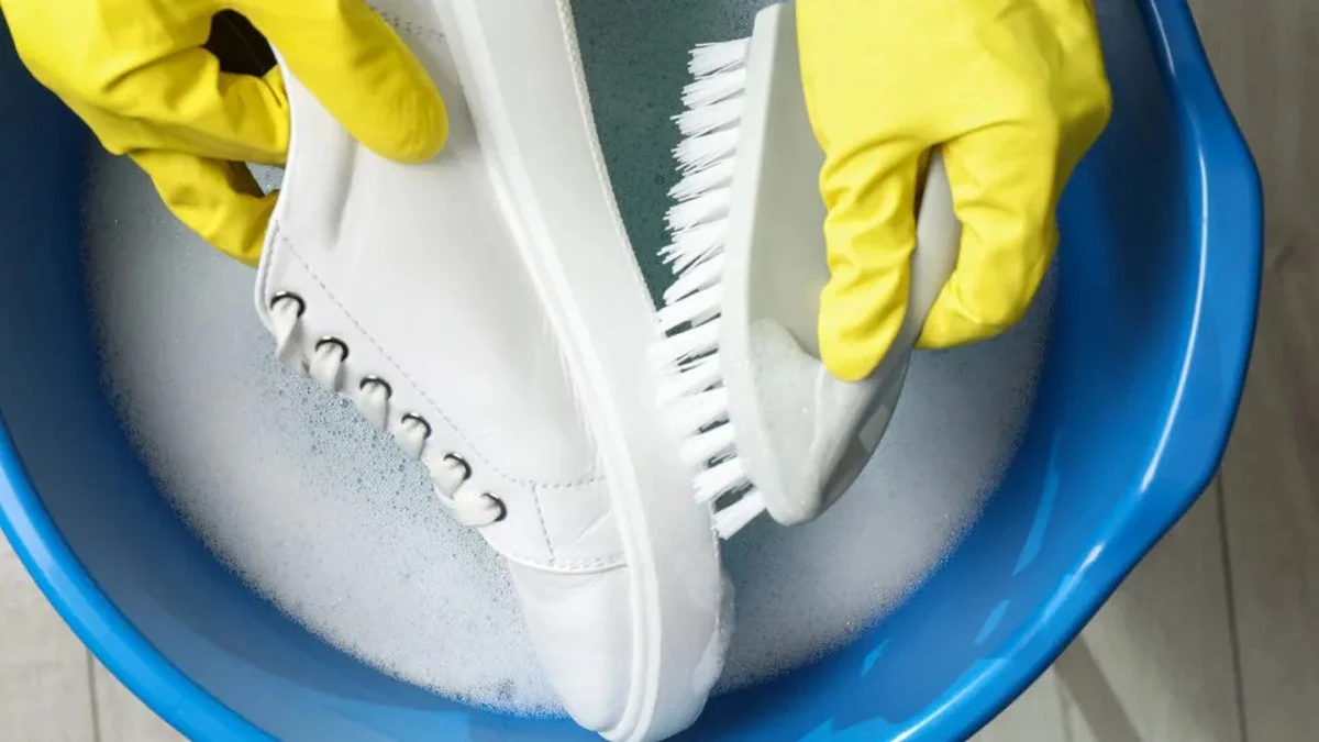 Dlaczego nie warto używać wybielacza do czyszczenia białych sneakersów