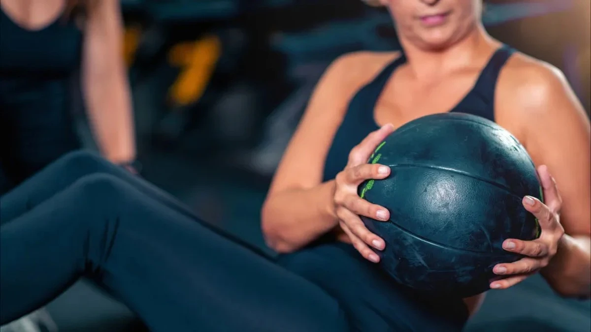 Dlaczego Twoje postanowienia treningowe padają po tygodniu? Klucz do sukcesu leży w jednym prostym przestawieniu w głowie