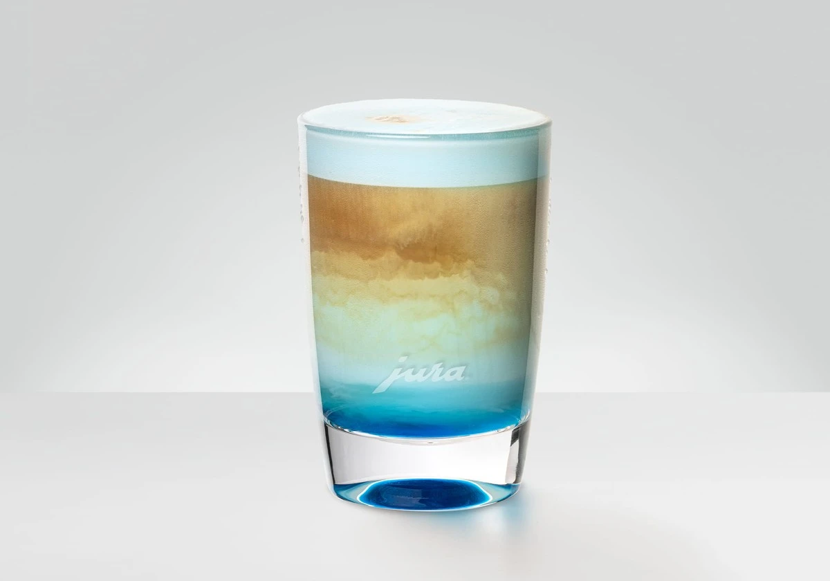 Niebieska kawa to nowy hit w kawiarniach: sekret koloru tkwi w jednym składniku - image 1