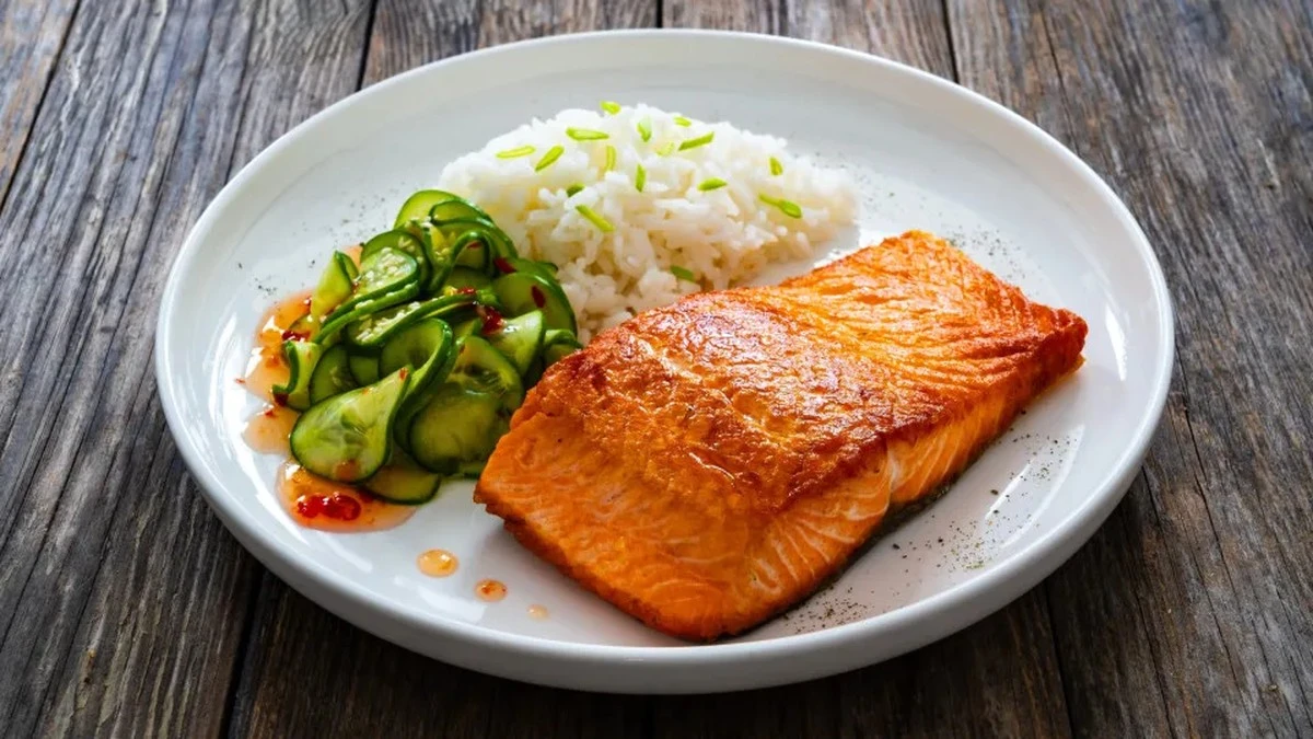 Dlaczego warto dodać łyżkę miodu do łososia przed pieczeniem w air fryerze