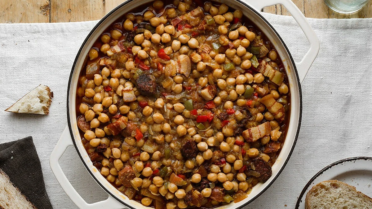 Dlaczego szefowie kuchni zawsze dodają gałązkę mięty do gulaszu z boczkiem - image 1