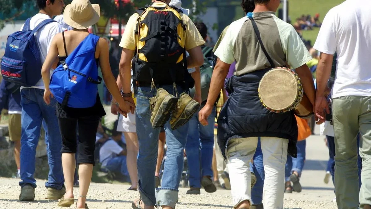 Oto jak twój mózg przejmuje kontrolę nad tym, co słyszysz w tłumie