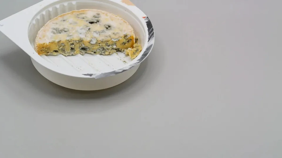 Dlaczego doświadczone gospodynie zawsze wlewają łyżkę wybielacza do zlewu z plastikowymi pojemnikami