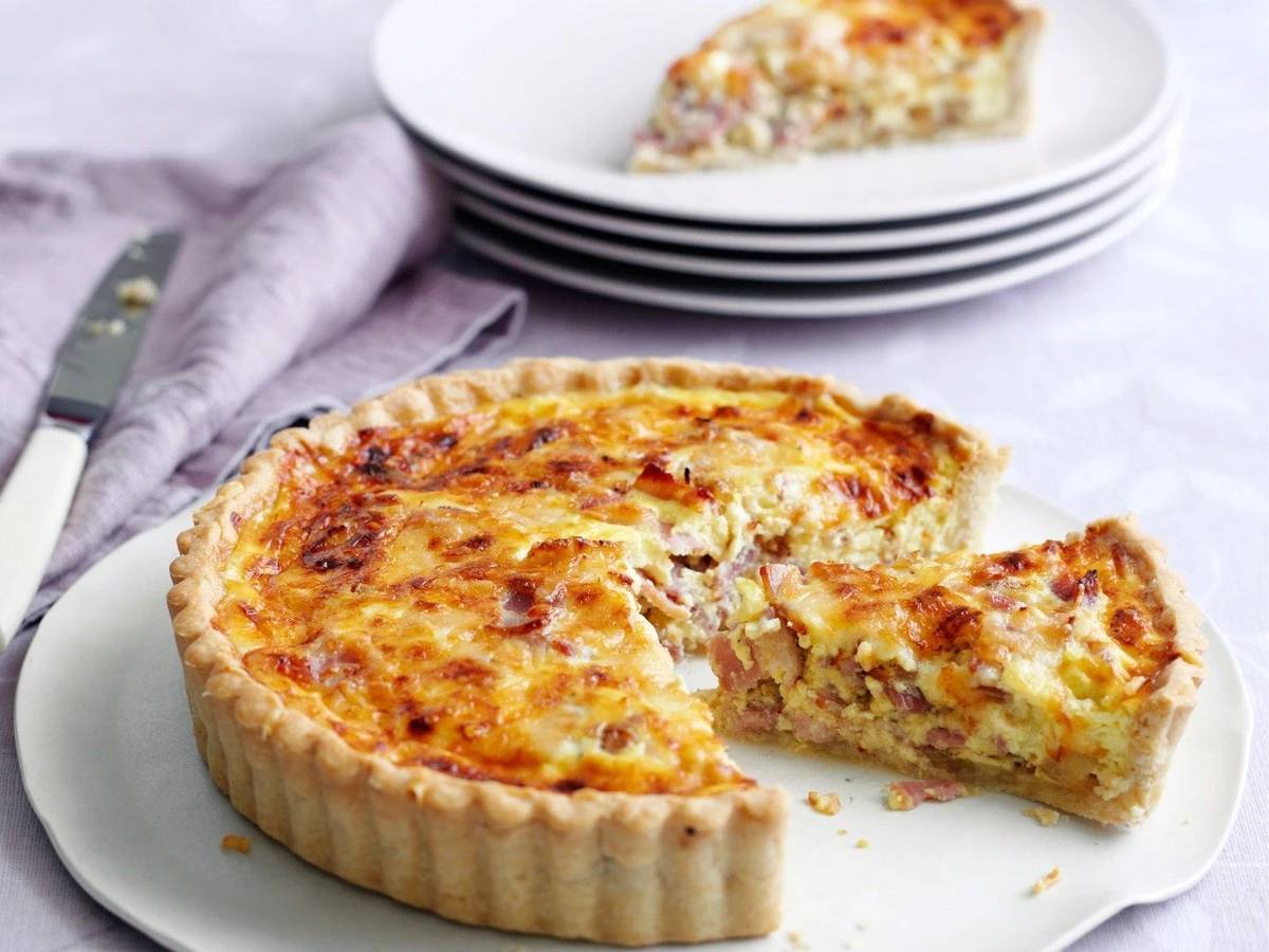 dlaczegoprawdzi-extra-1.webp Dlaczego prawdziwy quiche lorraine nie zawiera ani grama sera - image 1