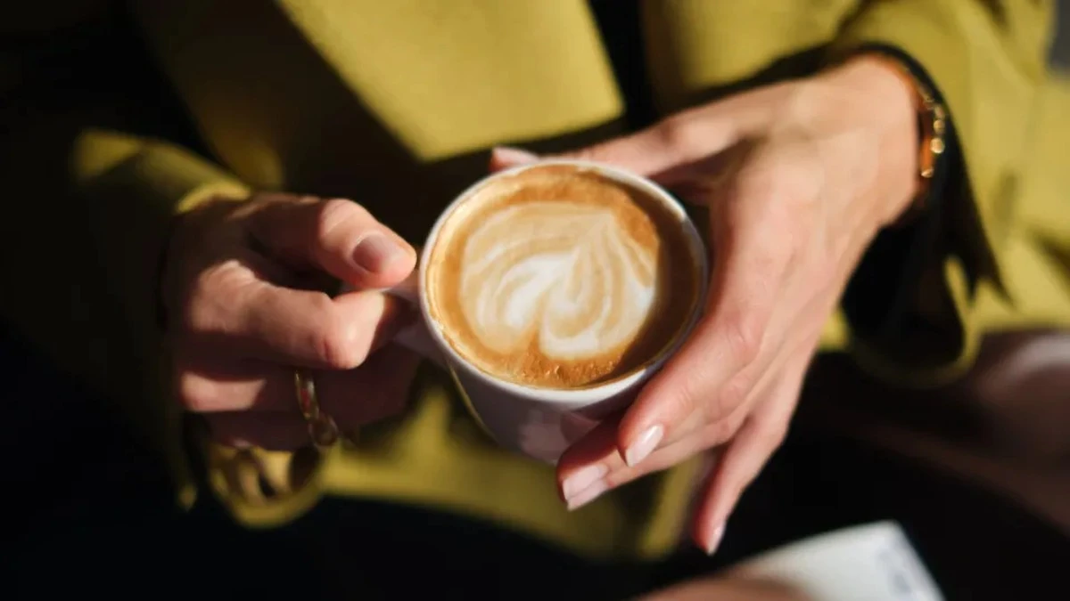 Jak filiżanka porannej kawy wpływa na twoją pamięć po zarwanej nocy